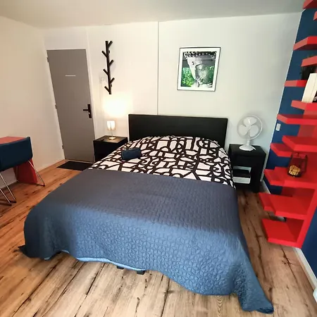 With Two Beds & Terrace Apartment
