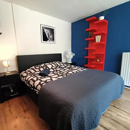With Two Beds & Terrace Apartment *